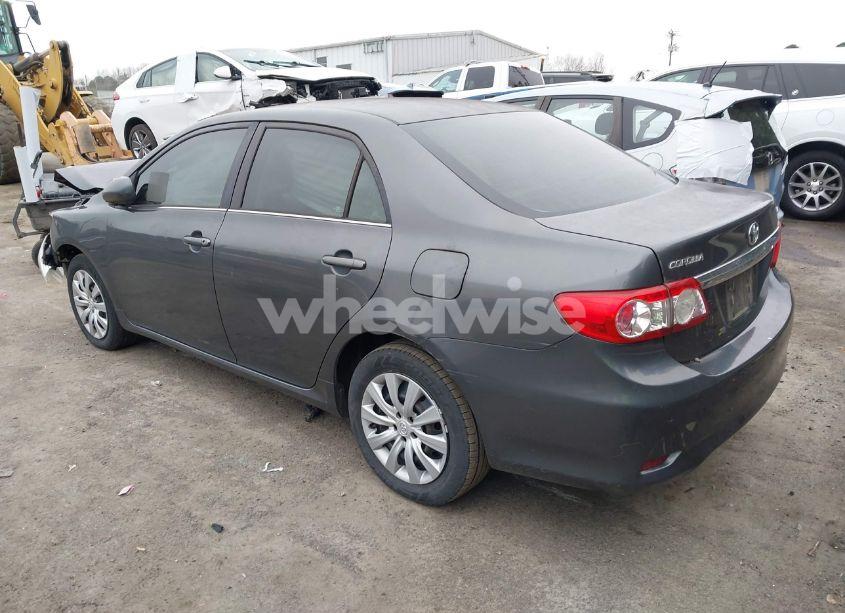 Photo 3 of 2013 Toyota Corolla LE (VIN 2T1BU4EE3DC930091)