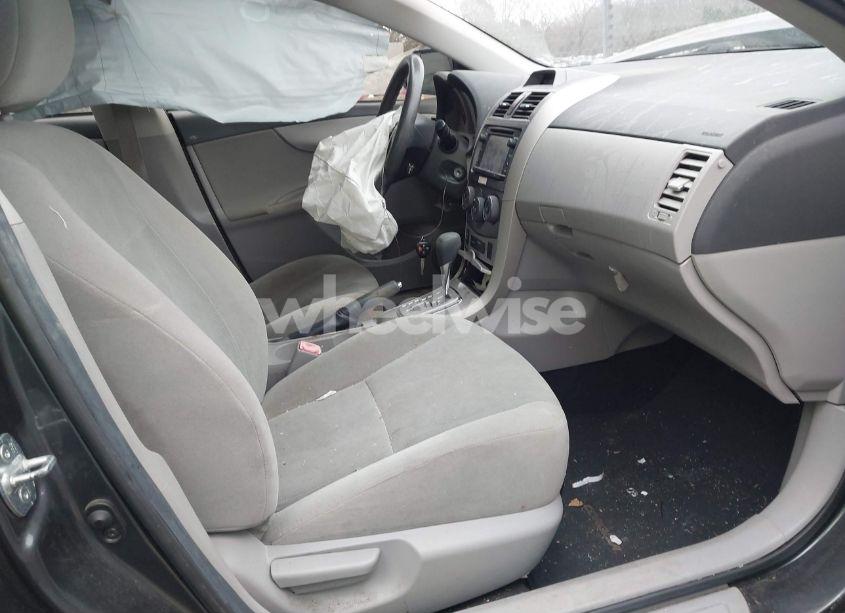 Photo 5 of 2013 Toyota Corolla LE (VIN 2T1BU4EE3DC930091)