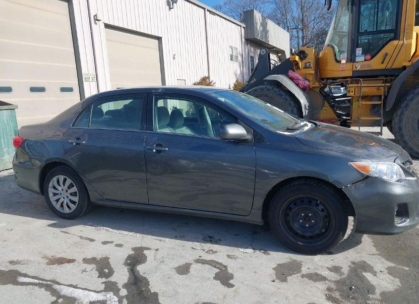 Photo 13 of 2013 Toyota Corolla LE (VIN 2T1BU4EE3DC936313)