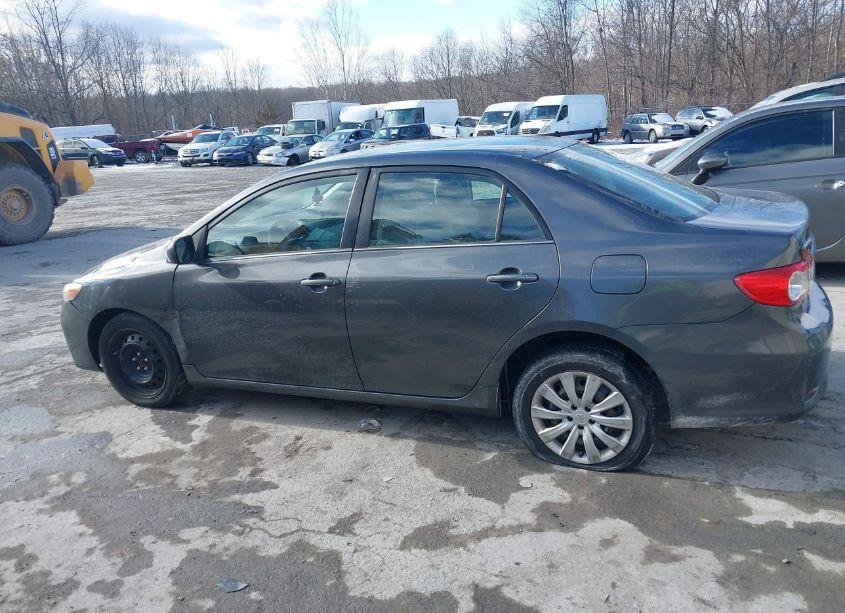 Photo 14 of 2013 Toyota Corolla LE (VIN 2T1BU4EE3DC936313)