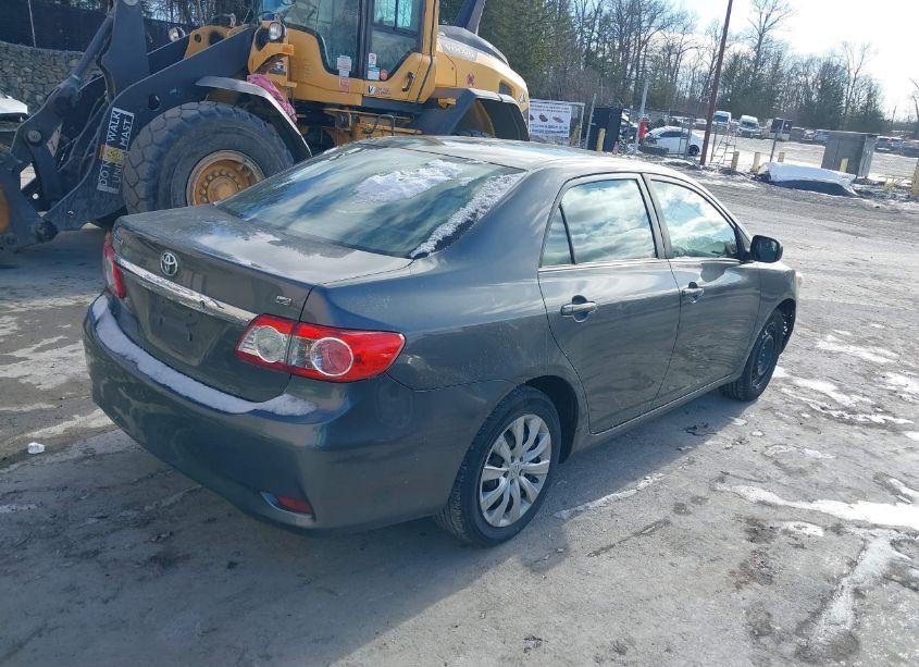 Photo 4 of 2013 Toyota Corolla LE (VIN 2T1BU4EE3DC936313)