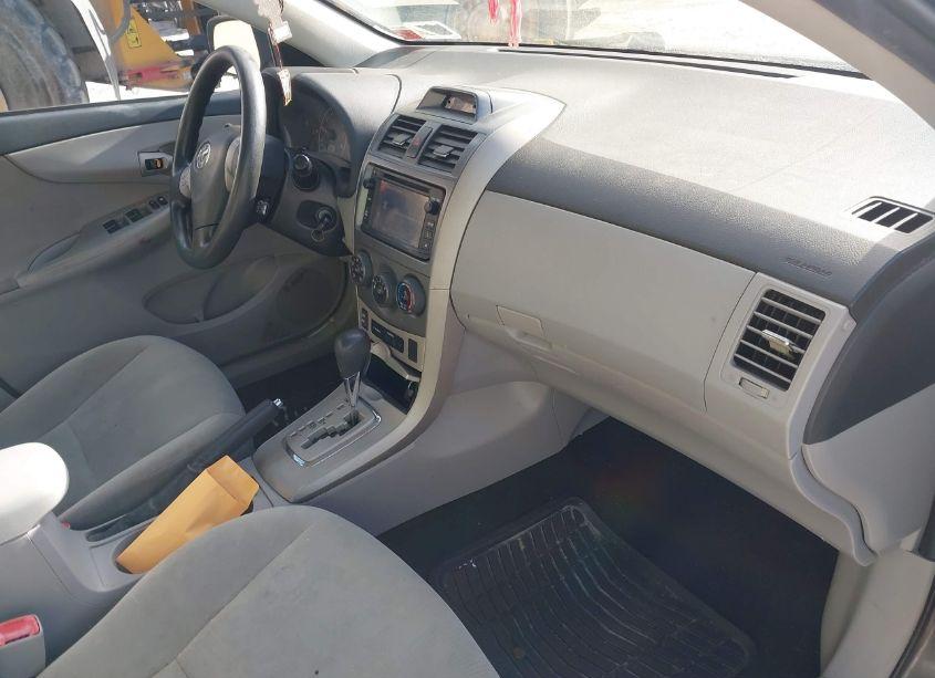 Photo 5 of 2013 Toyota Corolla LE (VIN 2T1BU4EE3DC936313)