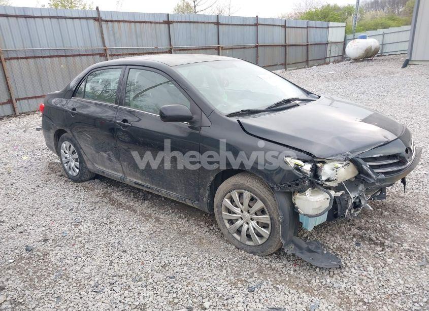 2013 Toyota Corolla LE (VIN 2T1BU4EE3DC958148) main photo