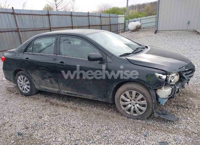 Photo 13 of 2013 Toyota Corolla LE (VIN 2T1BU4EE3DC958148)