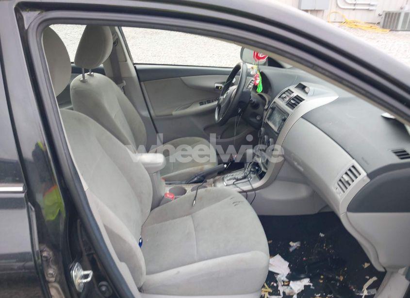 Photo 5 of 2013 Toyota Corolla LE (VIN 2T1BU4EE3DC958148)