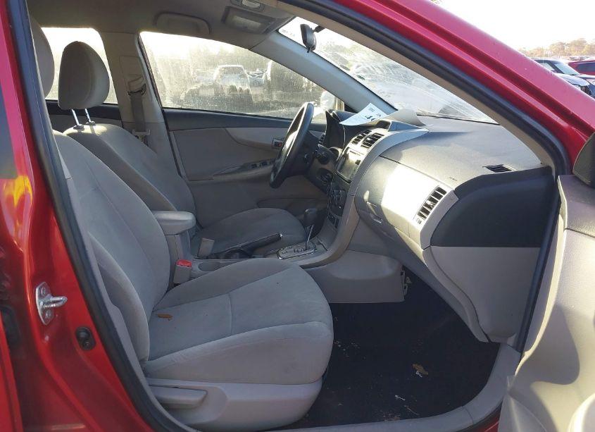 Photo 5 of 2013 Toyota Corolla LE (VIN 2T1BU4EE3DC962104)