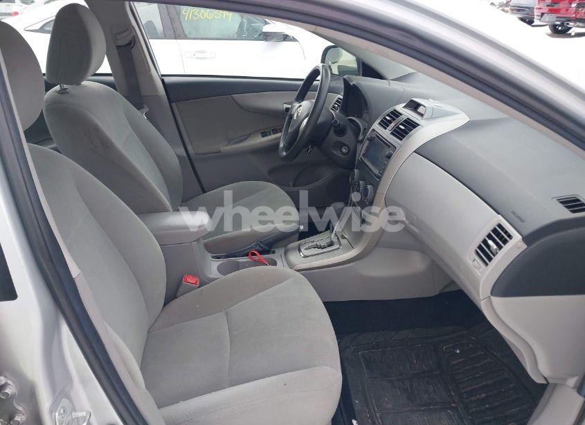 Photo 5 of 2013 Toyota Corolla LE (VIN 2T1BU4EE3DC967643)