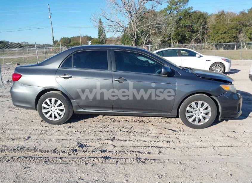 Photo 13 of 2013 Toyota Corolla LE (VIN 2T1BU4EE3DC970008)