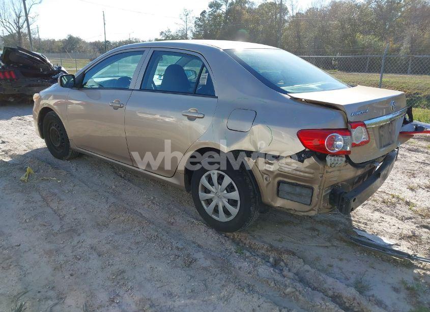 Photo 3 of 2013 Toyota Corolla L (VIN 2T1BU4EE3DC972938)
