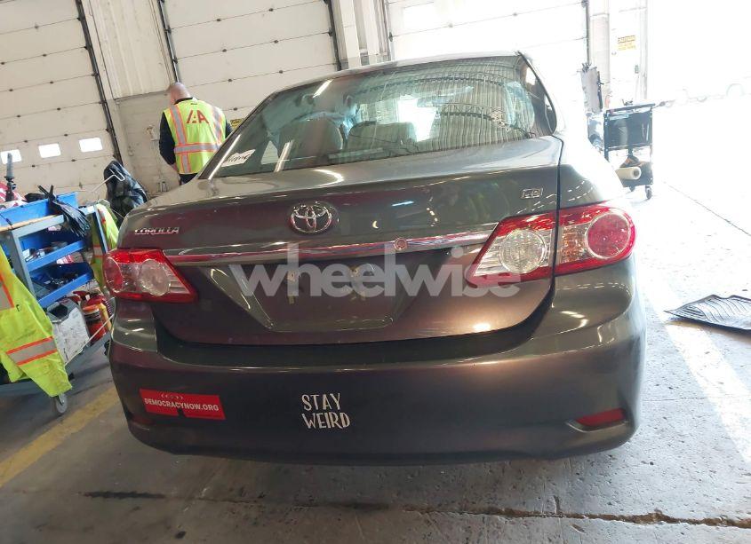 Photo 16 of 2013 Toyota Corolla LE (VIN 2T1BU4EE3DC995037)