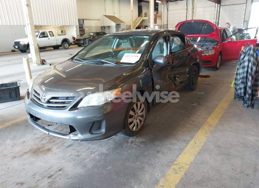 Photo 2 of 2013 Toyota Corolla LE (VIN 2T1BU4EE3DC995037)