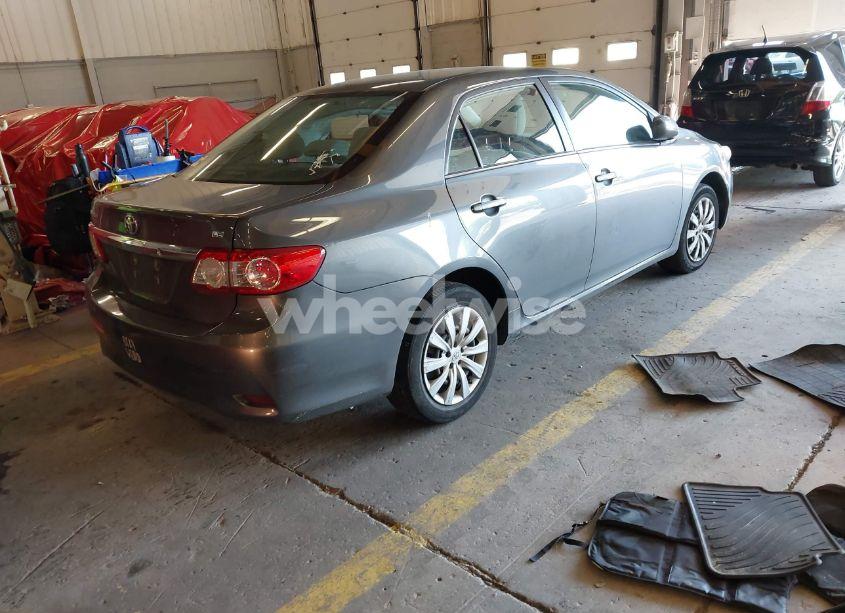 Photo 4 of 2013 Toyota Corolla LE (VIN 2T1BU4EE3DC995037)