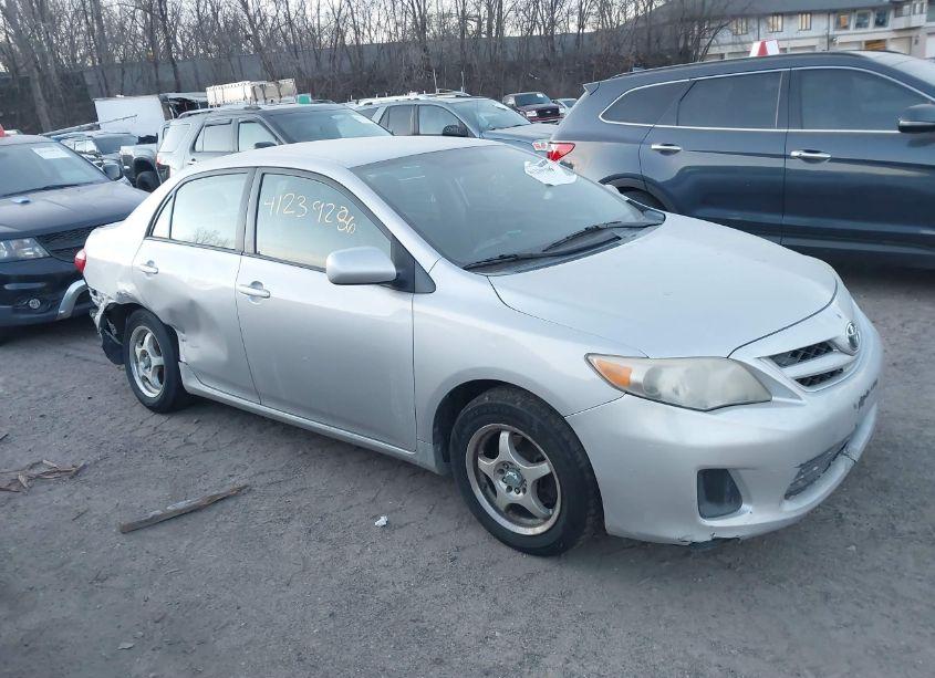 2011 Toyota Corolla LE (VIN 2T1BU4EE4BC549640) main photo