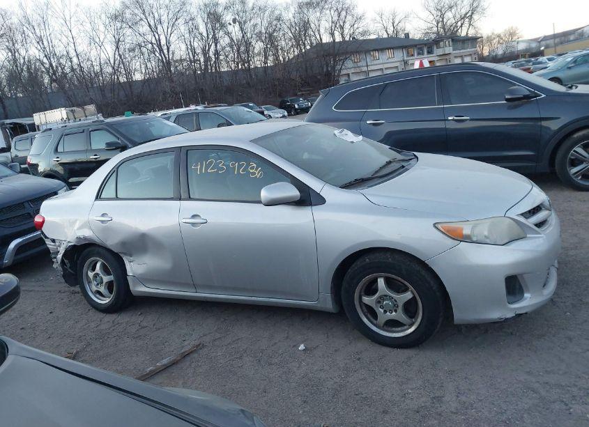 Photo 13 of 2011 Toyota Corolla LE (VIN 2T1BU4EE4BC549640)