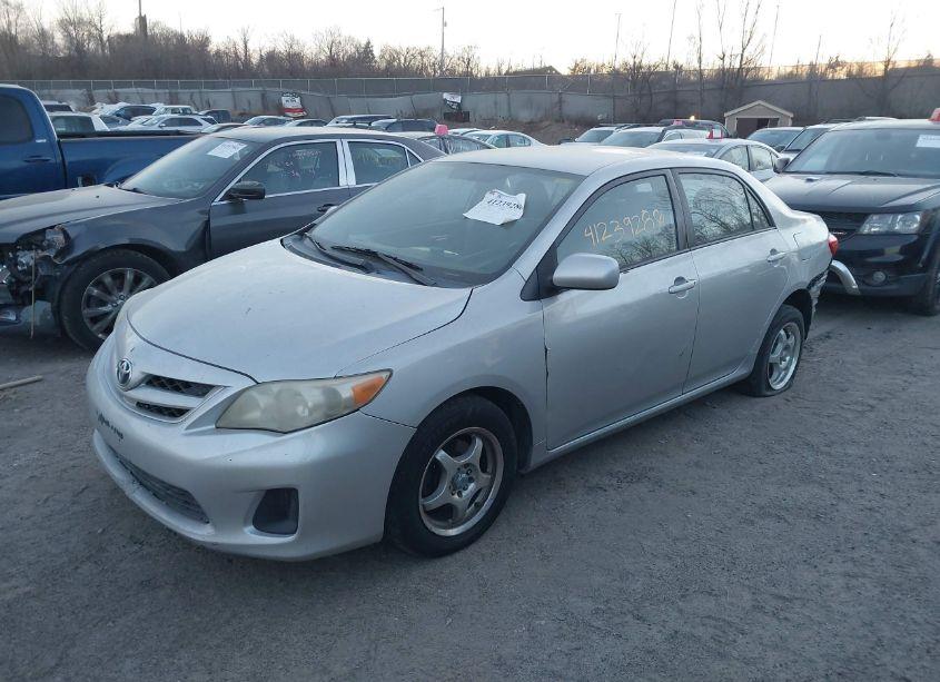 Photo 2 of 2011 Toyota Corolla LE (VIN 2T1BU4EE4BC549640)