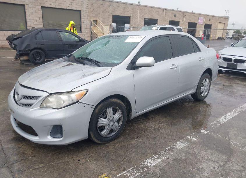 Photo 2 of 2011 Toyota Corolla LE (VIN 2T1BU4EE4BC587644)