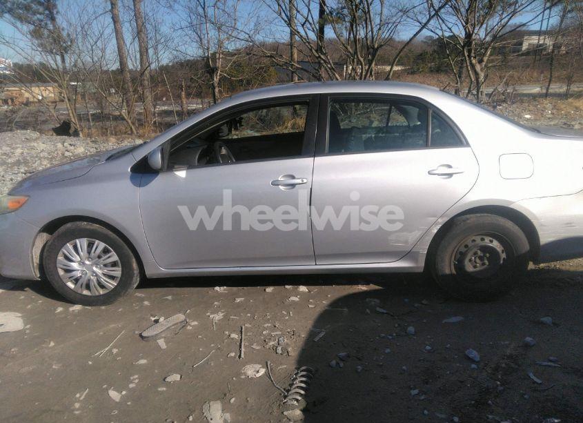 Photo 13 of 2011 Toyota Corolla LE (VIN 2T1BU4EE4BC612820)