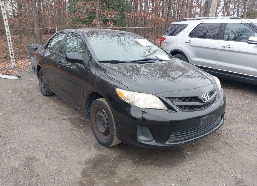 2011 Toyota Corolla LE (VIN 2T1BU4EE4BC672452) main photo