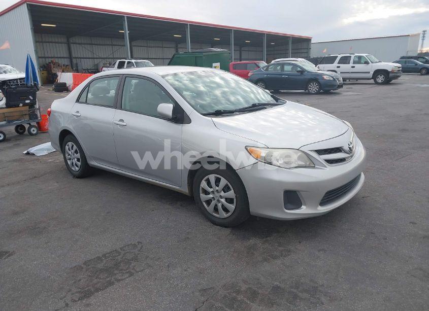 2011 Toyota Corolla LE (VIN 2T1BU4EE4BC673861) main photo