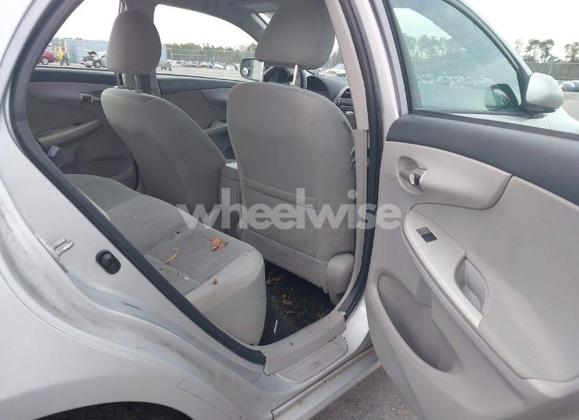 Photo 8 of 2011 Toyota Corolla LE (VIN 2T1BU4EE4BC673861)