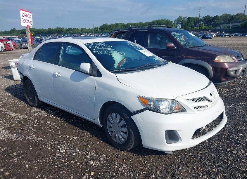 2011 Toyota Corolla LE (VIN 2T1BU4EE4BC746341) main photo