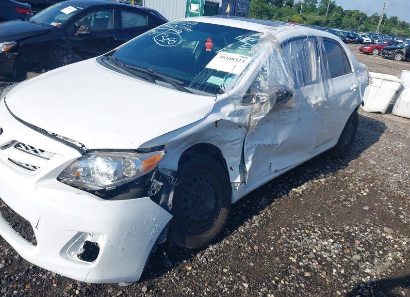 Photo 2 of 2011 Toyota Corolla LE (VIN 2T1BU4EE4BC746341)