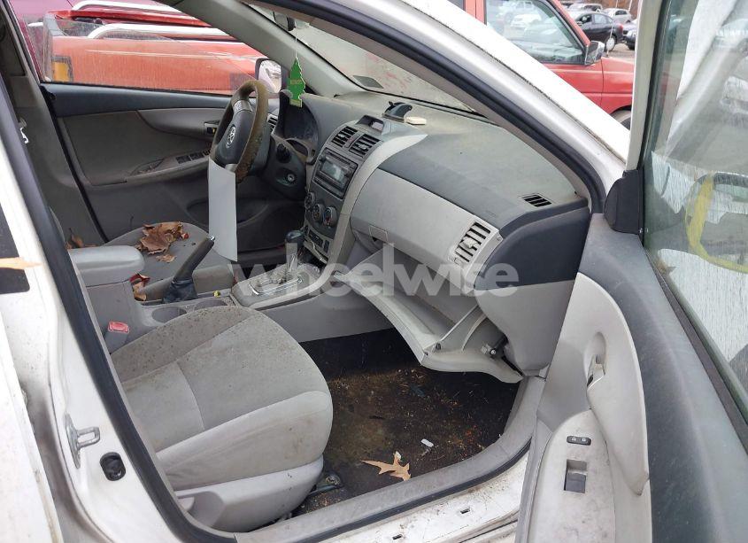 Photo 5 of 2012 Toyota Corolla LE (VIN 2T1BU4EE4CC852306)