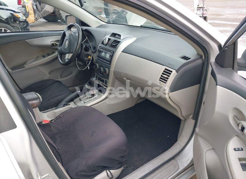 Photo 5 of 2012 Toyota Corolla LE (VIN 2T1BU4EE4CC873088)