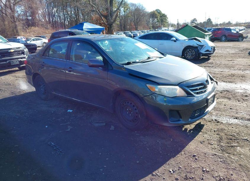 2013 Toyota Corolla LE (VIN 2T1BU4EE4DC035810) main photo