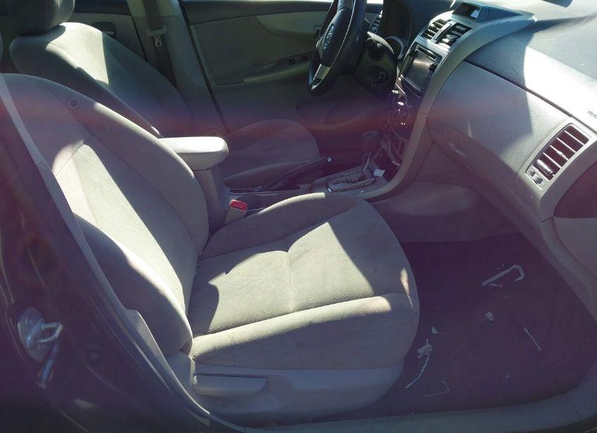 Photo 5 of 2013 Toyota Corolla LE (VIN 2T1BU4EE4DC035810)