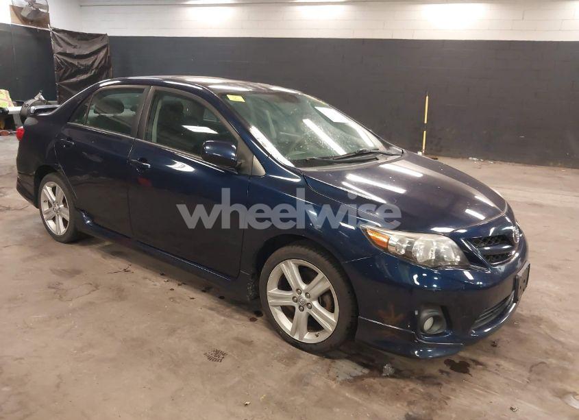 2013 Toyota Corolla S (VIN 2T1BU4EE4DC044555) main photo