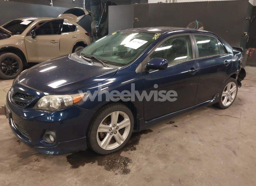Photo 2 of 2013 Toyota Corolla S (VIN 2T1BU4EE4DC044555)