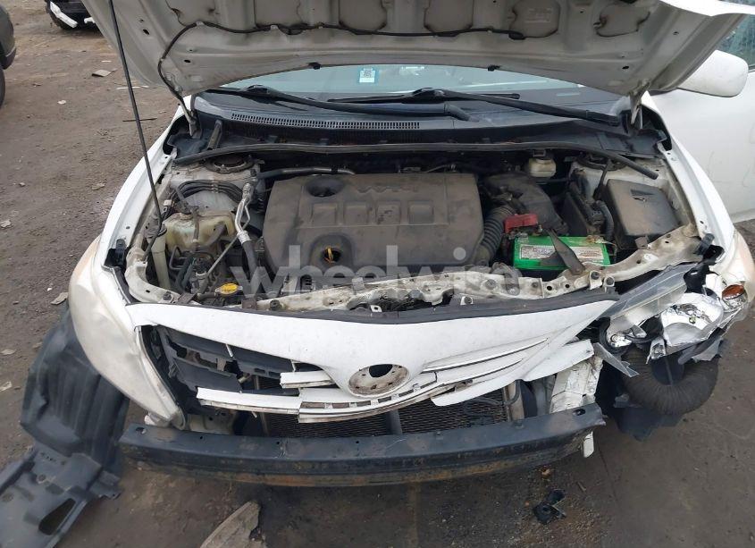 Photo 10 of 2013 Toyota Corolla LE (VIN 2T1BU4EE4DC068712)