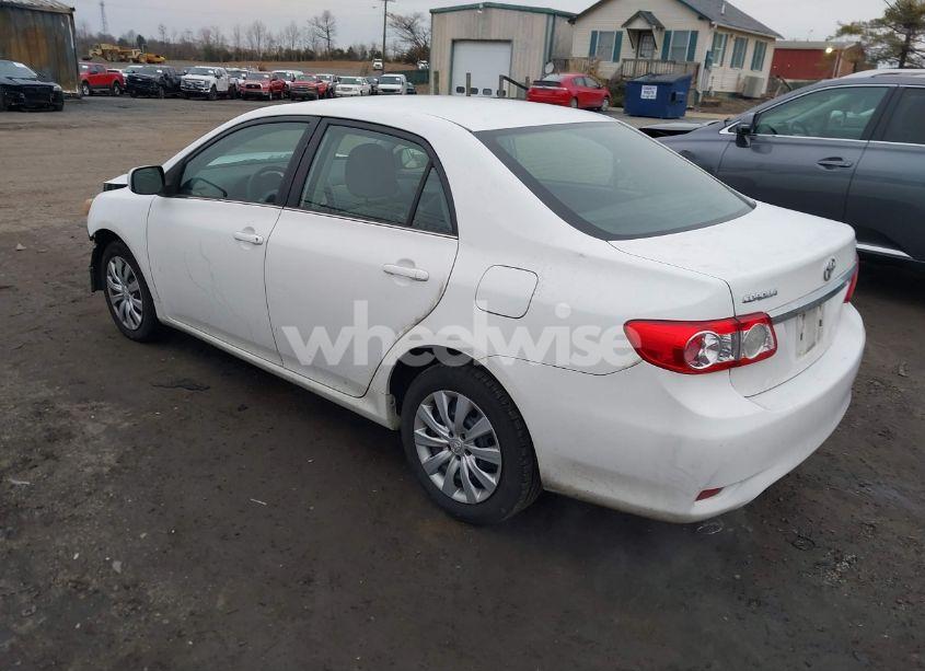 Photo 3 of 2013 Toyota Corolla LE (VIN 2T1BU4EE4DC068712)