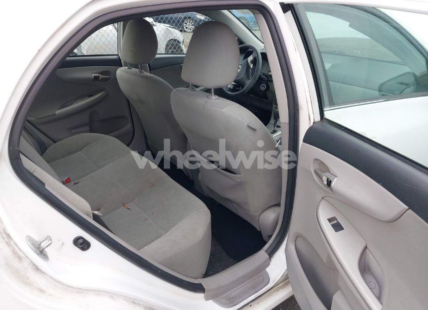 Photo 8 of 2013 Toyota Corolla LE (VIN 2T1BU4EE4DC068712)