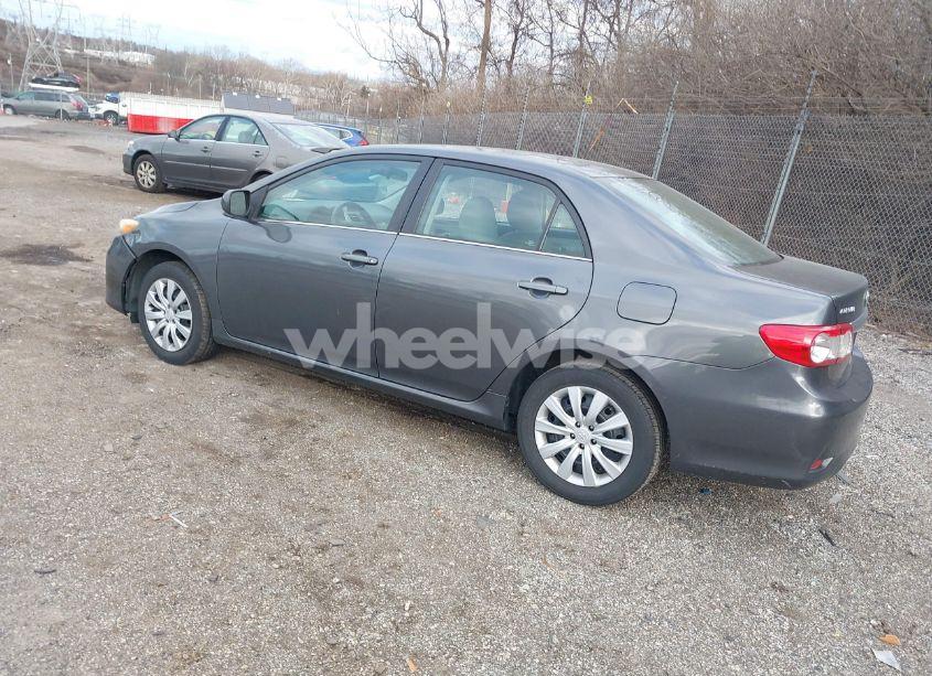 Photo 3 of 2013 Toyota Corolla LE (VIN 2T1BU4EE4DC101465)