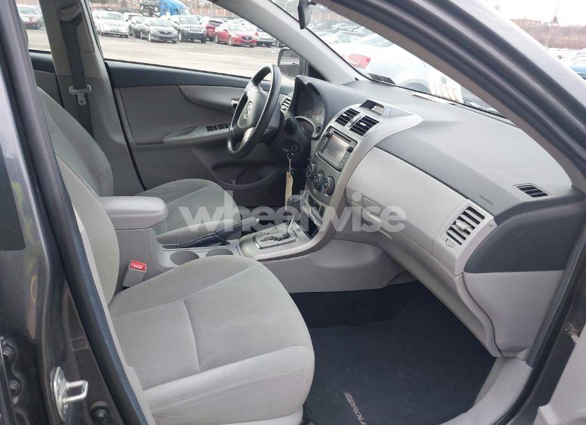 Photo 5 of 2013 Toyota Corolla LE (VIN 2T1BU4EE4DC101465)