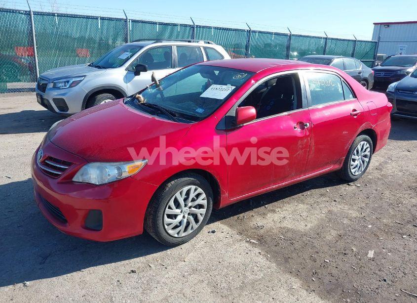 Photo 2 of 2013 Toyota Corolla LE (VIN 2T1BU4EE4DC102938)