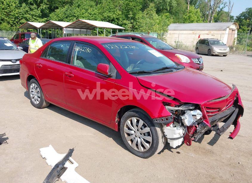 2013 Toyota Corolla LE (VIN 2T1BU4EE4DC116225) main photo