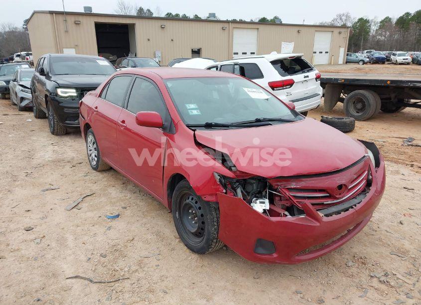 2013 Toyota Corolla LE (VIN 2T1BU4EE4DC930715) main photo