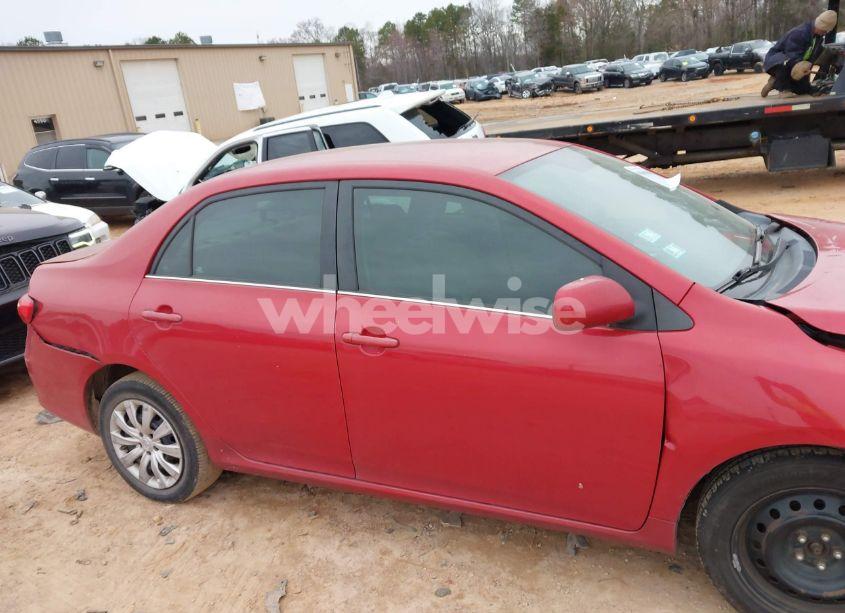 Photo 13 of 2013 Toyota Corolla LE (VIN 2T1BU4EE4DC930715)