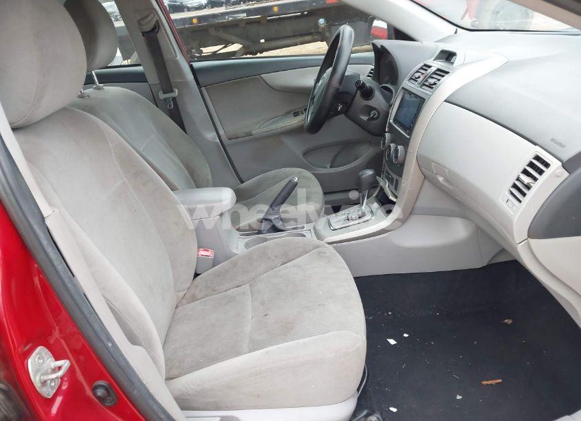 Photo 5 of 2013 Toyota Corolla LE (VIN 2T1BU4EE4DC930715)