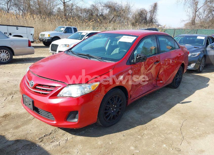 Photo 2 of 2013 Toyota Corolla LE (VIN 2T1BU4EE4DC939432)
