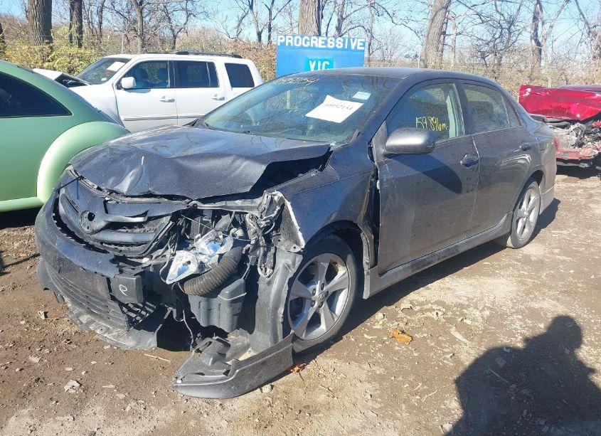 Photo 2 of 2013 Toyota Corolla S (VIN 2T1BU4EE4DC946526)