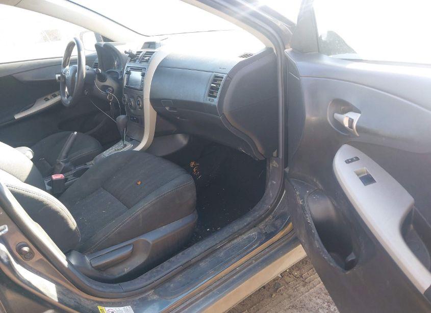 Photo 5 of 2013 Toyota Corolla S (VIN 2T1BU4EE4DC946526)