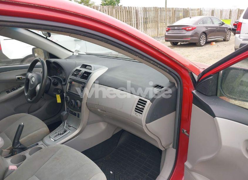 Photo 5 of 2013 Toyota Corolla LE (VIN 2T1BU4EE4DC948101)