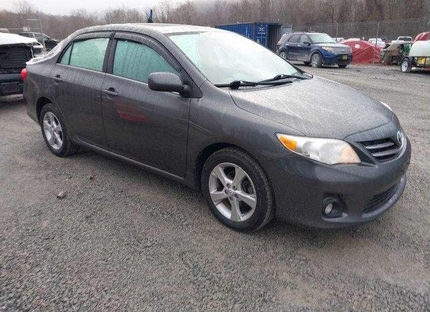 2013 Toyota Corolla LE (VIN 2T1BU4EE4DC949779) main photo