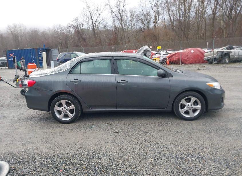 Photo 13 of 2013 Toyota Corolla LE (VIN 2T1BU4EE4DC949779)