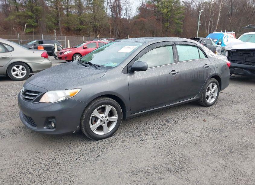 Photo 2 of 2013 Toyota Corolla LE (VIN 2T1BU4EE4DC949779)