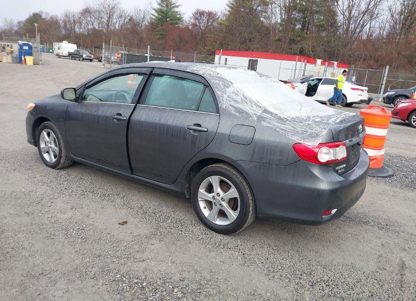 Photo 3 of 2013 Toyota Corolla LE (VIN 2T1BU4EE4DC949779)